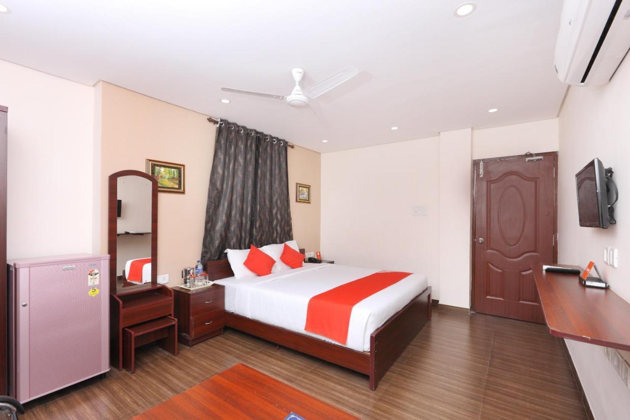 Hotel Oyo 1001 Palmtree Corporate Anna Nagar Chennai Esterno foto