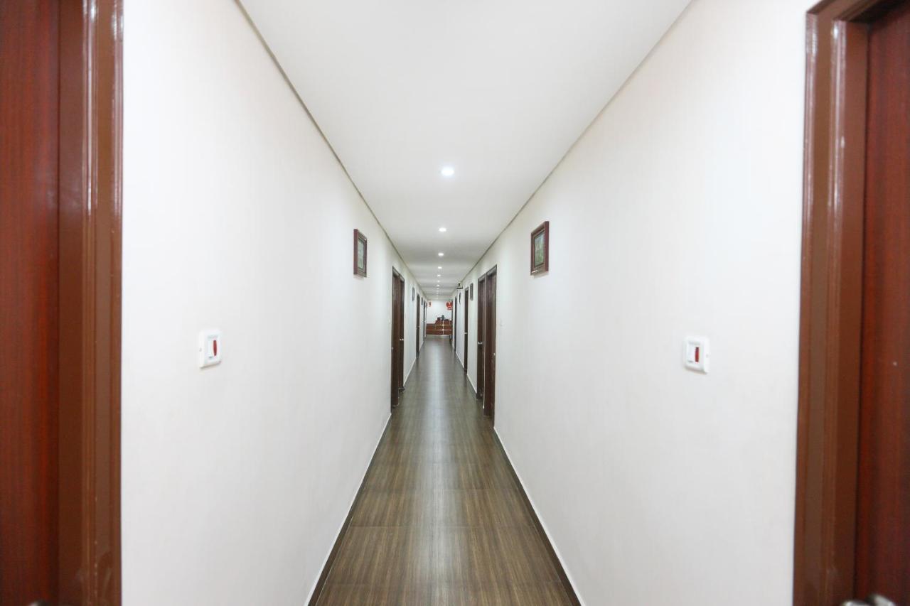 Hotel Oyo 1001 Palmtree Corporate Anna Nagar Chennai Esterno foto