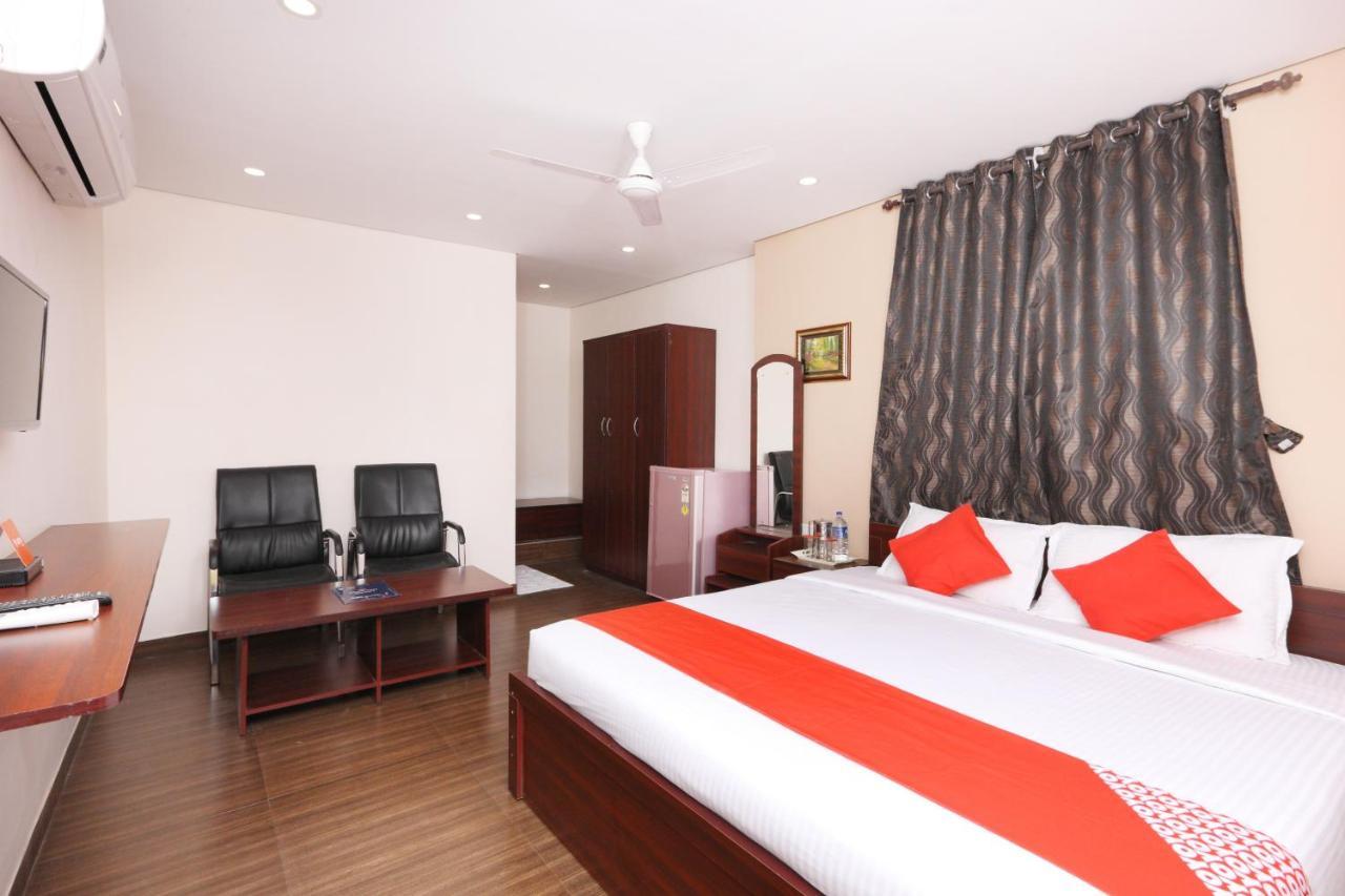 Hotel Oyo 1001 Palmtree Corporate Anna Nagar Chennai Esterno foto
