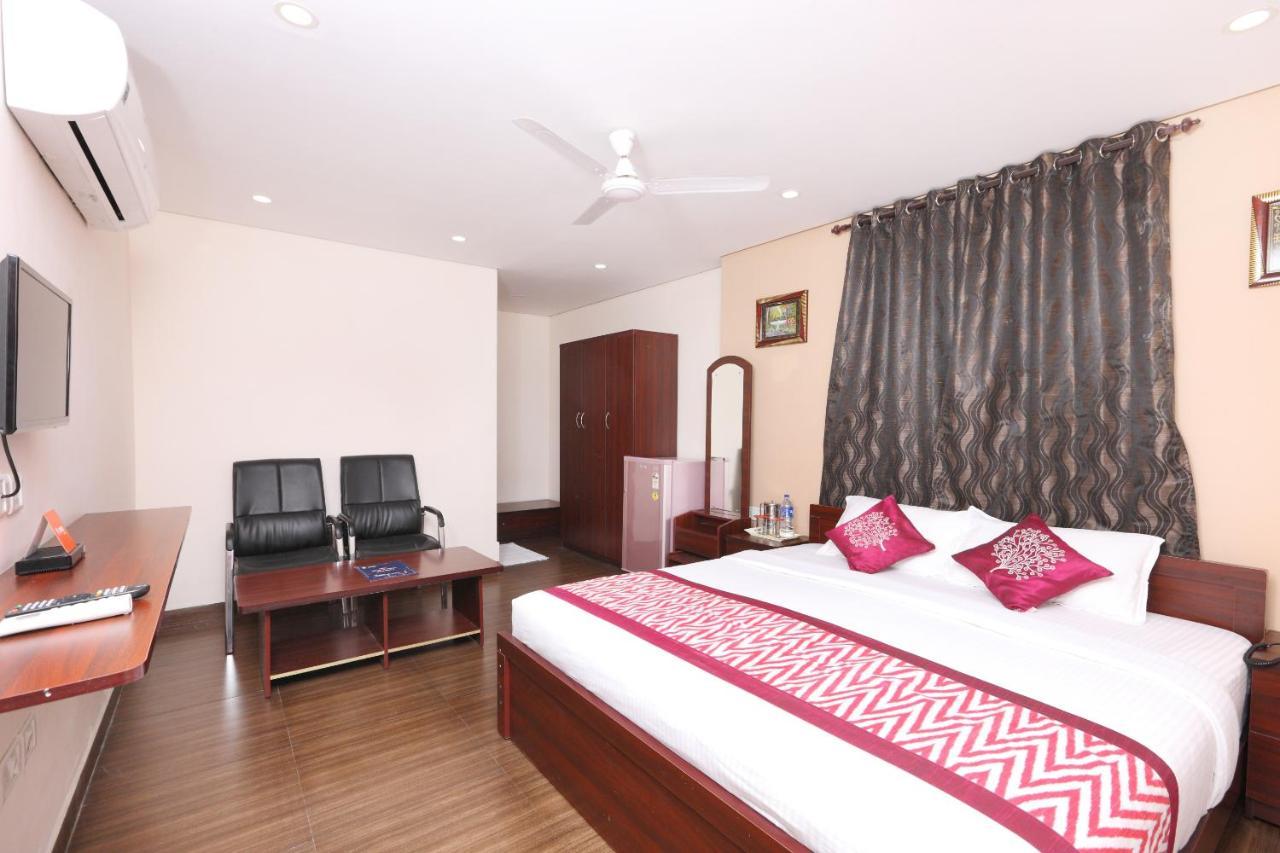 Hotel Oyo 1001 Palmtree Corporate Anna Nagar Chennai Esterno foto