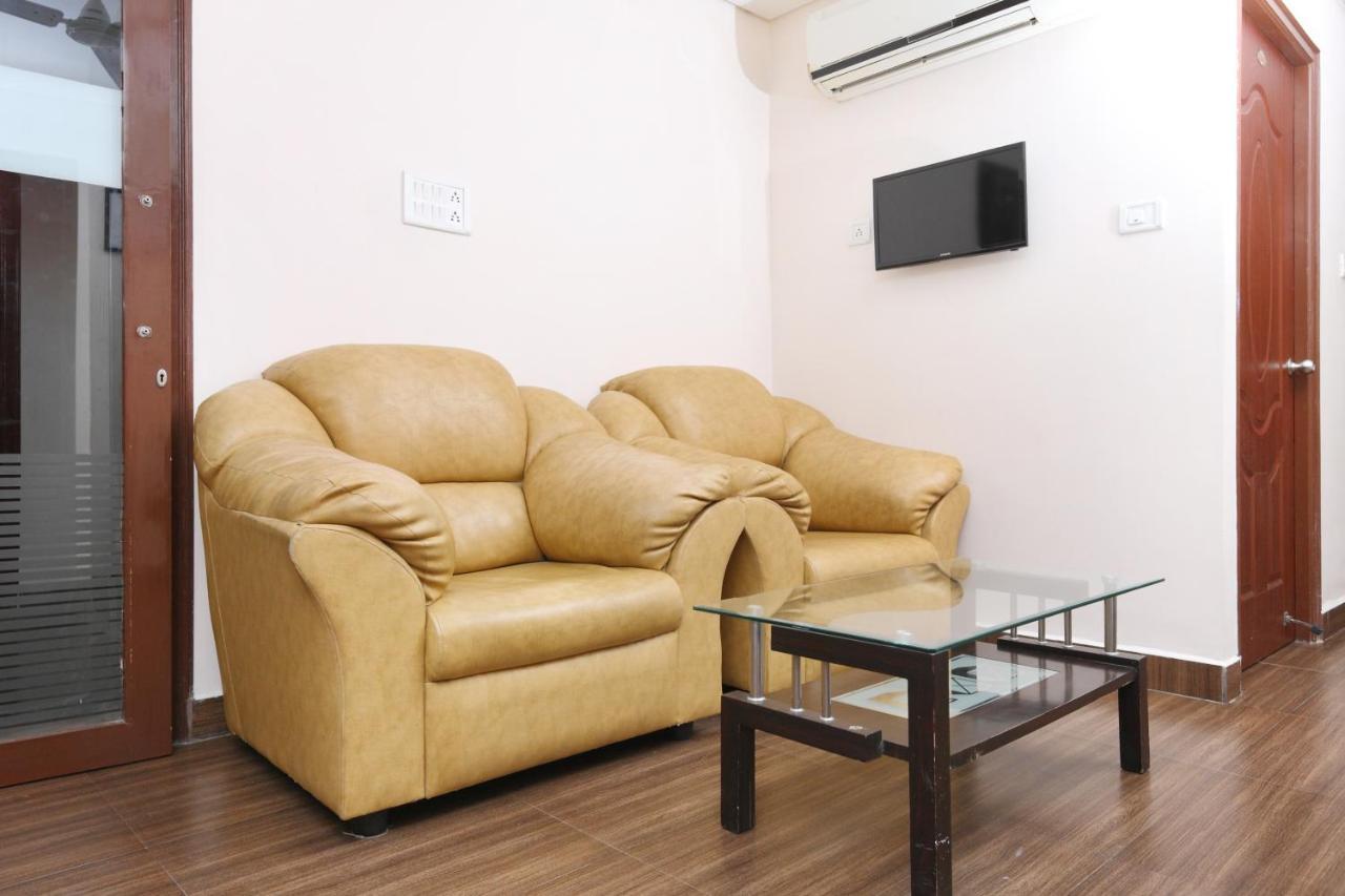Hotel Oyo 1001 Palmtree Corporate Anna Nagar Chennai Esterno foto