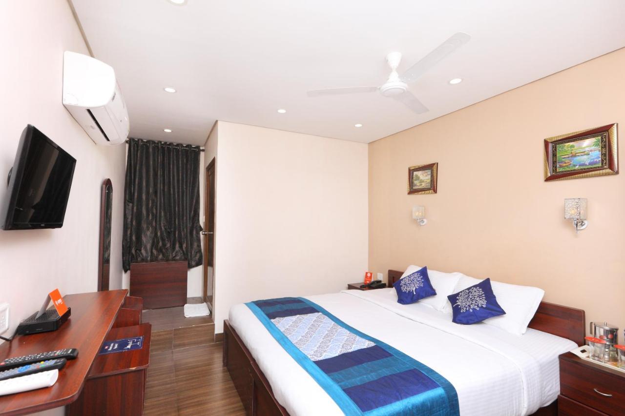Hotel Oyo 1001 Palmtree Corporate Anna Nagar Chennai Esterno foto