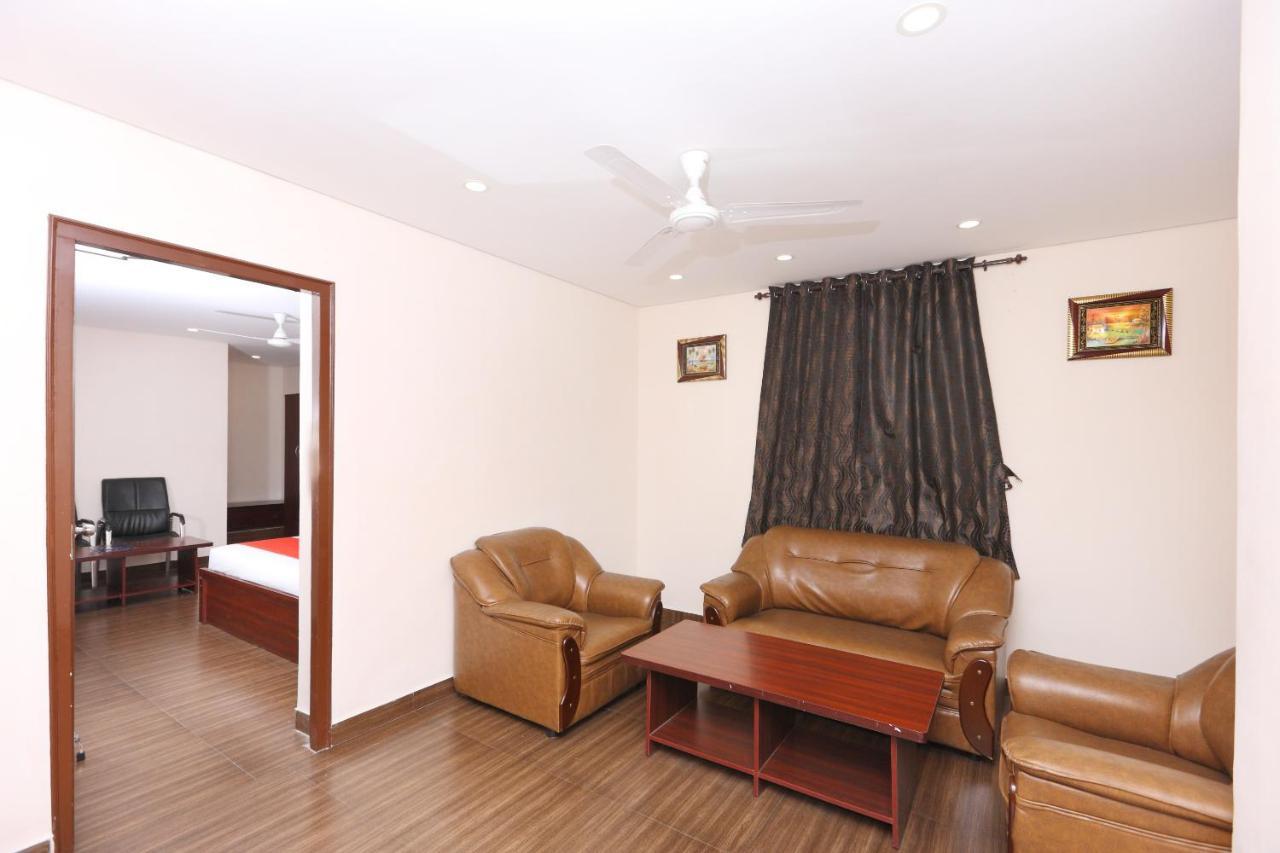Hotel Oyo 1001 Palmtree Corporate Anna Nagar Chennai Esterno foto