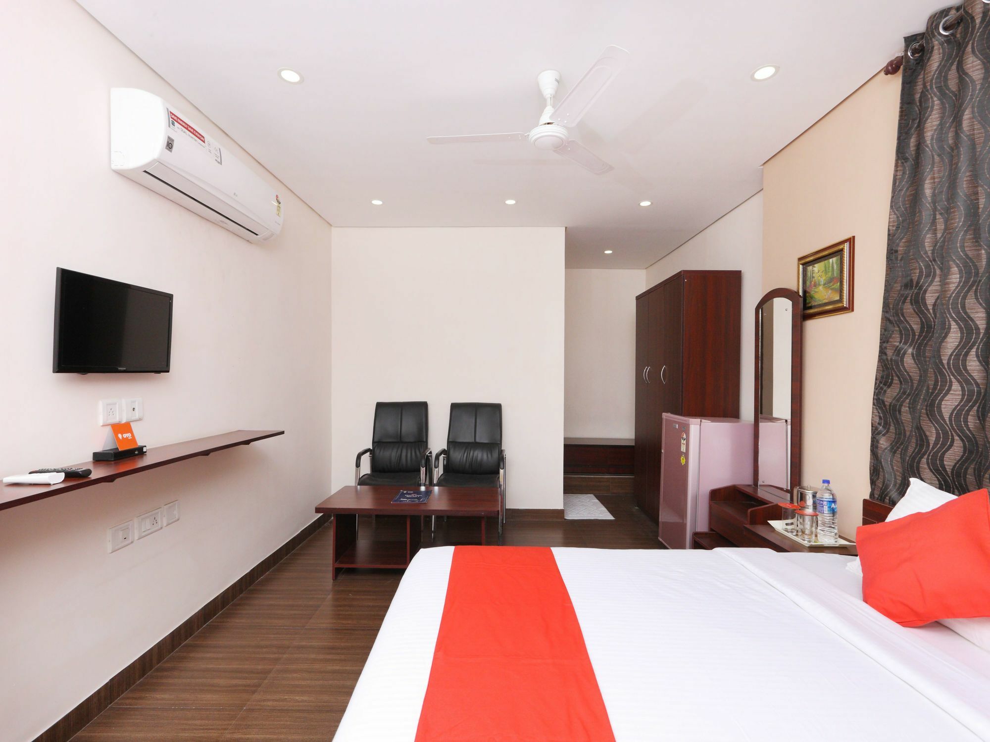 Hotel Oyo 1001 Palmtree Corporate Anna Nagar Chennai Esterno foto